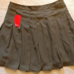 Forever21 hunter green pleated skirt